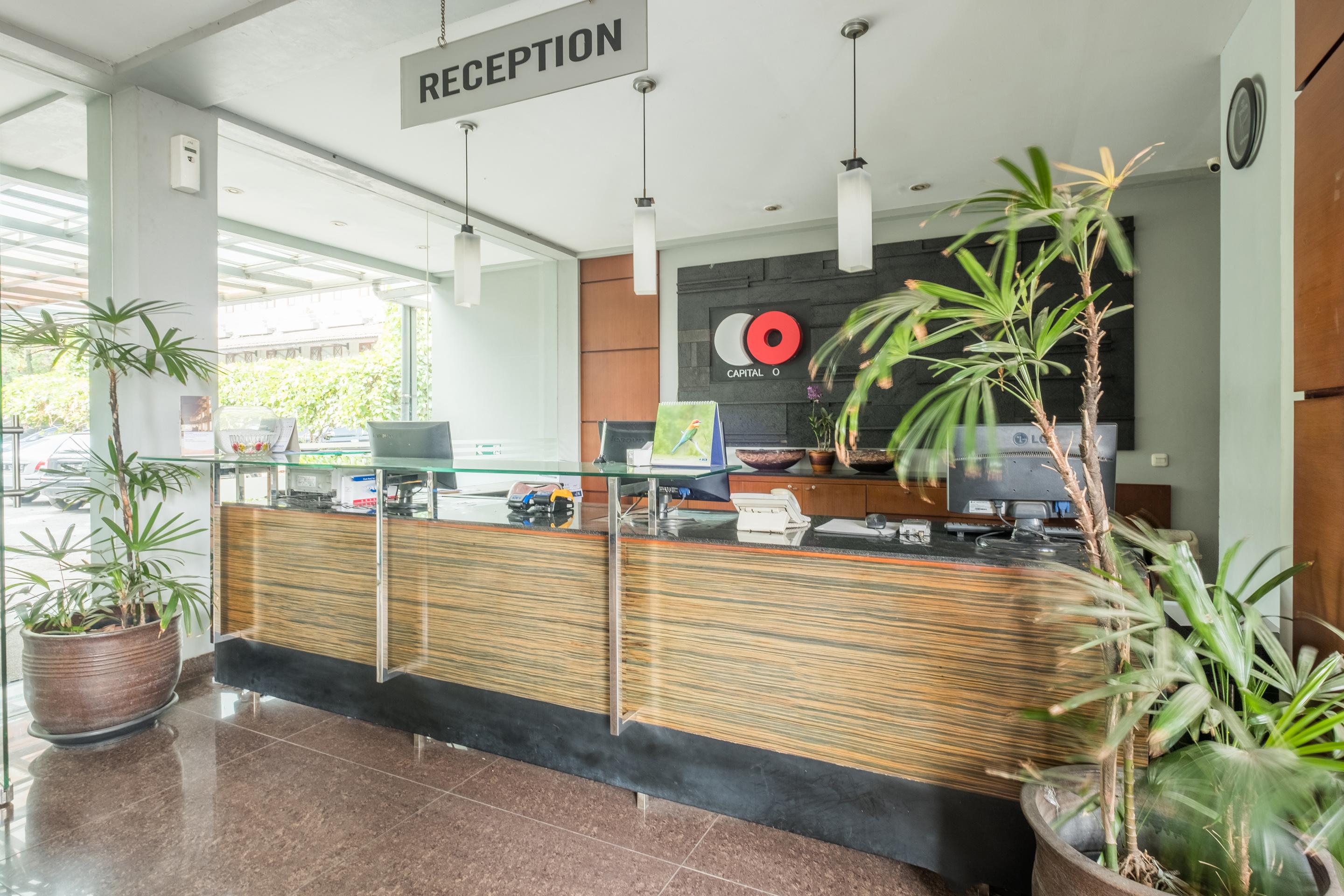 Capital O 874 Hotel Nyland Pasteur Bandung Exterior foto